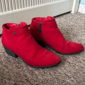 Daisy Fuentes Bold Red Ankle Booties 7.5
